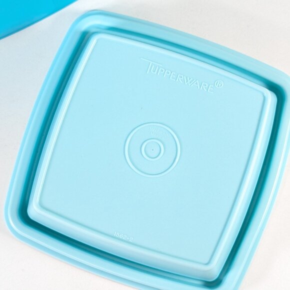 TUPPERWARE Pick A Deli Large Aqua Blue pickle keeper - Picture 2 of 13